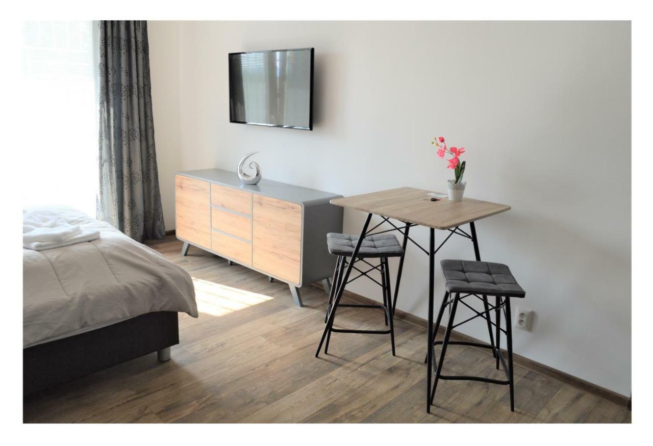 Sgl Apartments Lavickova Trencin Bagian luar foto
