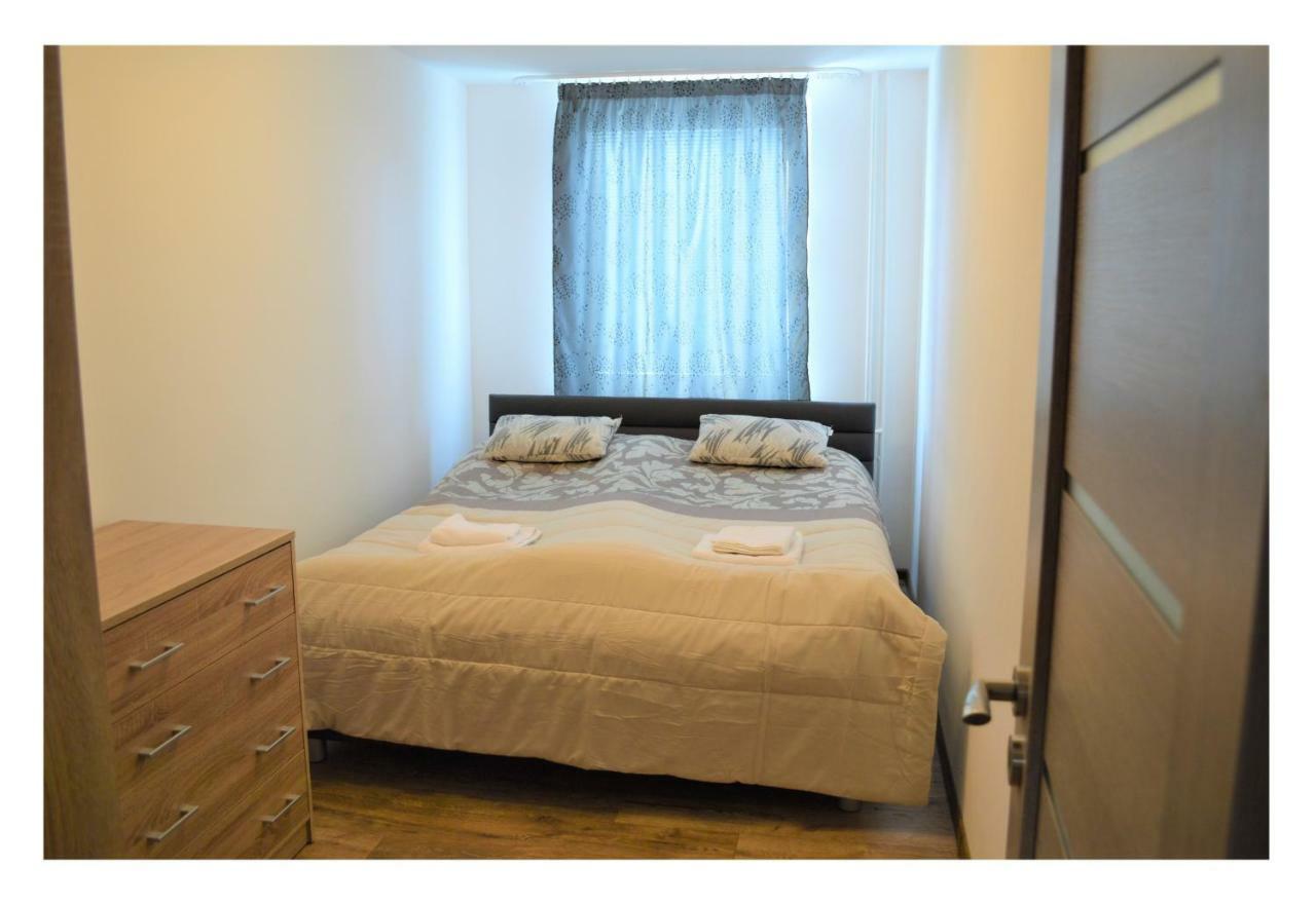 Sgl Apartments Lavickova Trencin Bagian luar foto