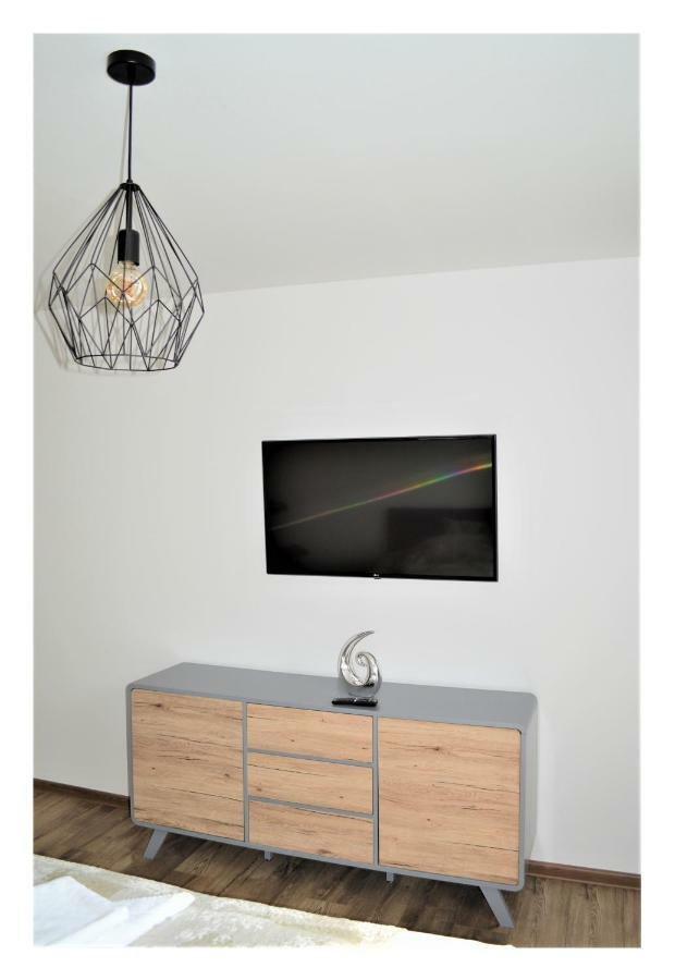 Sgl Apartments Lavickova Trencin Bagian luar foto