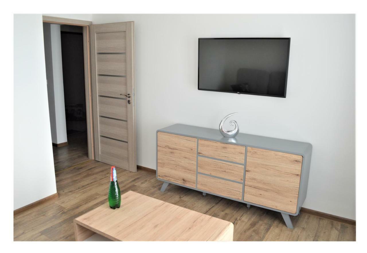Sgl Apartments Lavickova Trencin Bagian luar foto